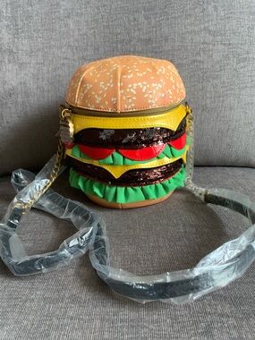 Betsey Johnson Kitsch Nice Buns cheeseburger hamburger Crossbody bag purse NWOT